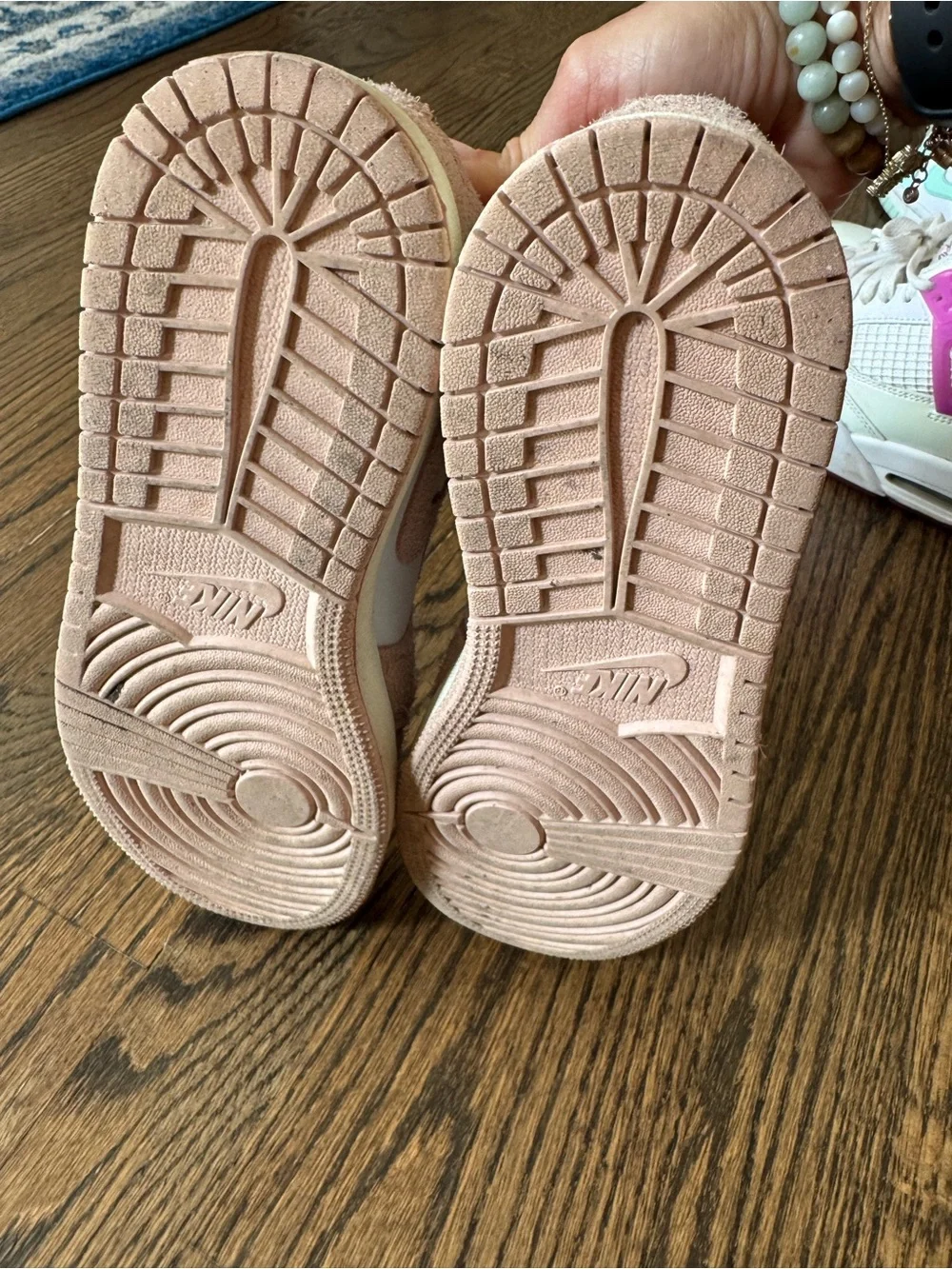 Nike kids mid